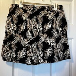 Ellen Tracy Monochrome Leaf Pattern Skort. Size M
